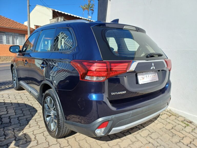 2018 Mitsubishi OUTLANDER CVT 2.0 COMFORT 7 LUGARES