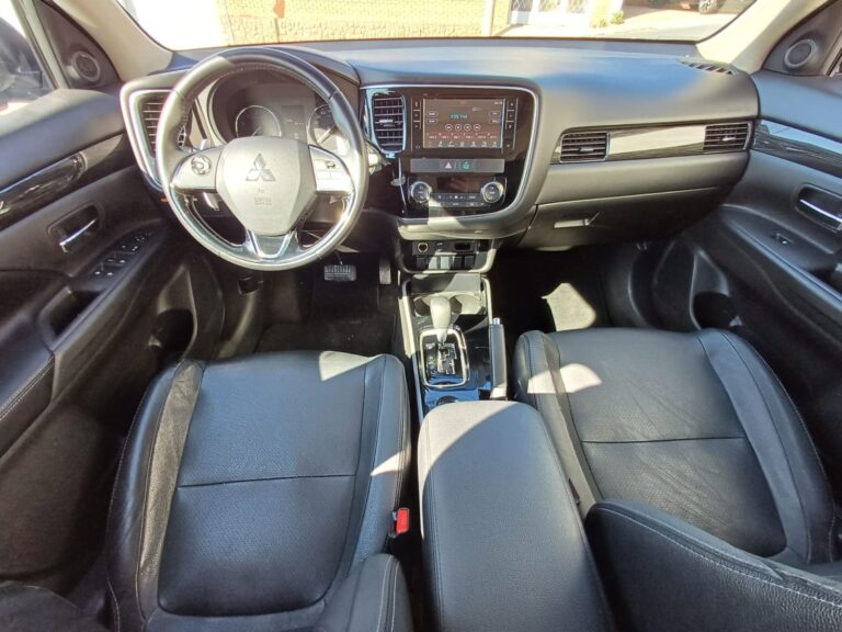 2018 Mitsubishi OUTLANDER CVT 2.0 COMFORT 7 LUGARES